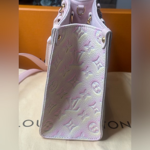 RARE🌟NEW🌟Louis Vuitton Pink Stardust On The Go PM SOLD OUT $6000 Retail price - Picture 4 of 11
